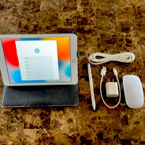 Apple Ipad 6th generation with accessories